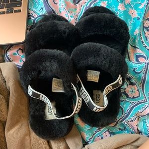 UGG SLIPPERS